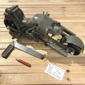 atelier oeuvres contemporaines moto artistique métal recyclé moteur sculptures alexandre creative recyclage matériau