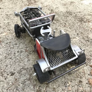 atelier oeuvres contemporaines moto artistique métal recyclé moteur sculptures alexandre creative recyclage matériau