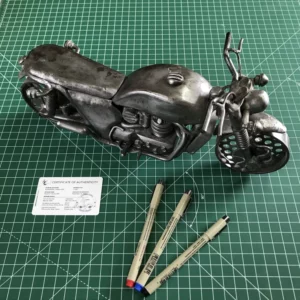 atelier oeuvres contemporaines moto artistique métal recyclé moteur sculptures alexandre creative recyclage matériau