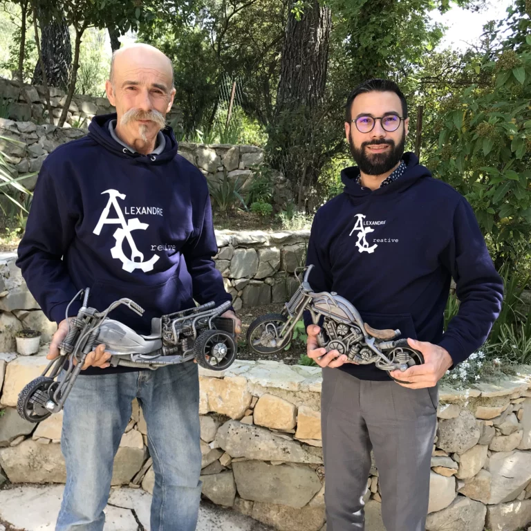 atelier oeuvres contemporaines moto artistique métal recyclé moteur sculptures alexandre creative recyclage matériau